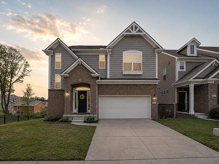 2825 Dillon Dr — Photo 1