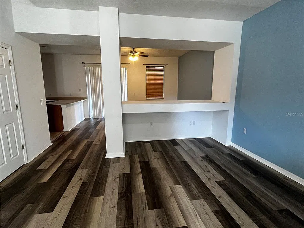 3 bed, 2.5 bath, 2278 sqft, $2,200 — Photo 2
