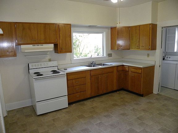 5th image of 809 N High St