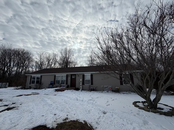416 N White Oak St, Camargo, IL 61919