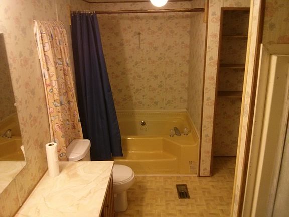 4th image of 737 Yanticaw Brook St