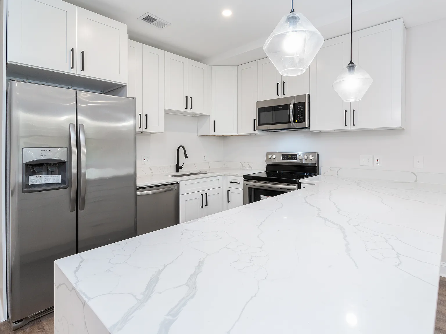 4 bed, 1500 sqft, $5,200 — Photo 3
