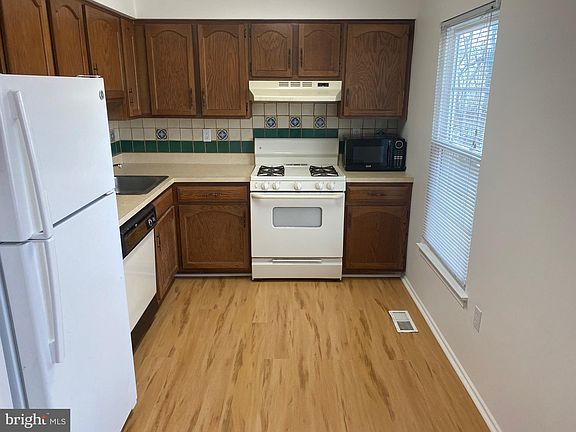 2nd image of 832 Ivy League Ln