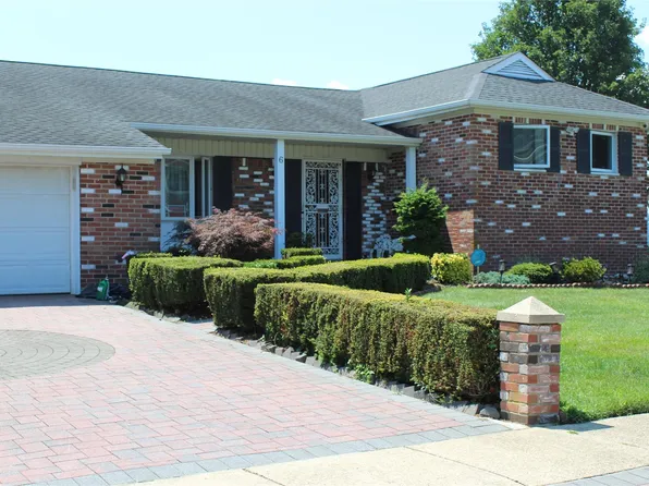 6 Winter Lane, Amityville, NY 11701