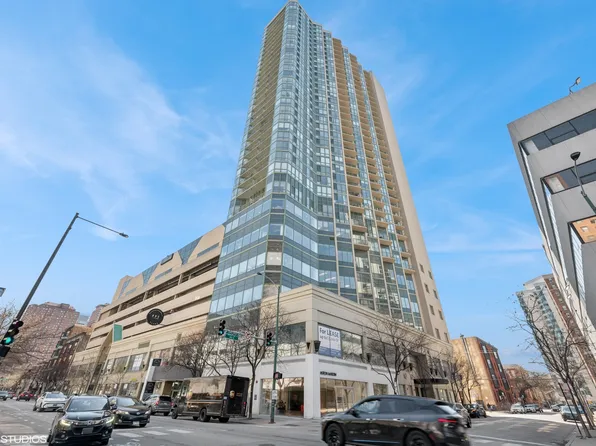 111 W Maple St APT 1801, Chicago, IL 60610