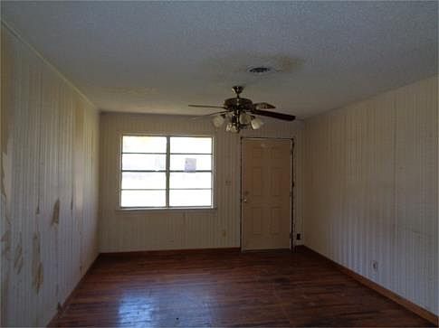 2nd image of 307 Leslie Ln