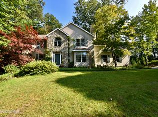 17 Hearthstone Dr, Gansevoort, NY 12831