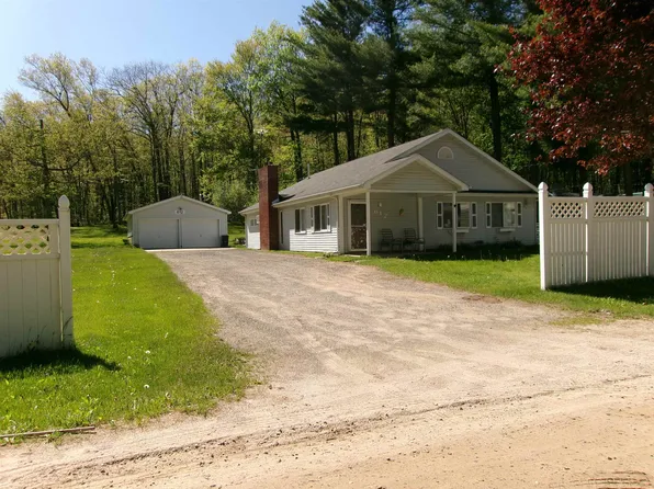 612 Pine St, Harrison, MI 48625