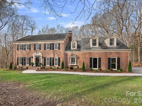 2225 Shagbark Ln, Matthews, NC 28104