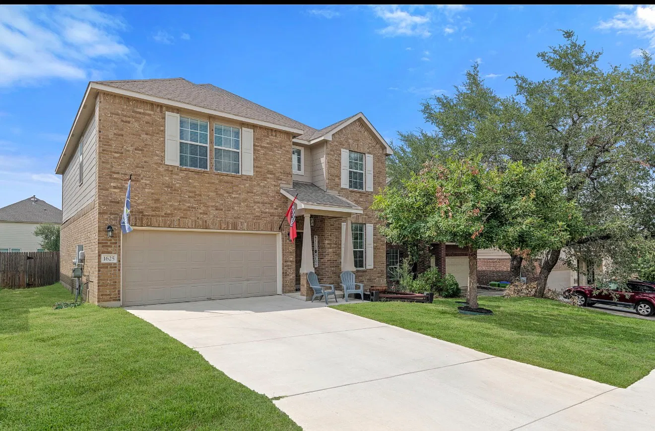 3 bed, 2329 sqft, $2,200 — Photo 3
