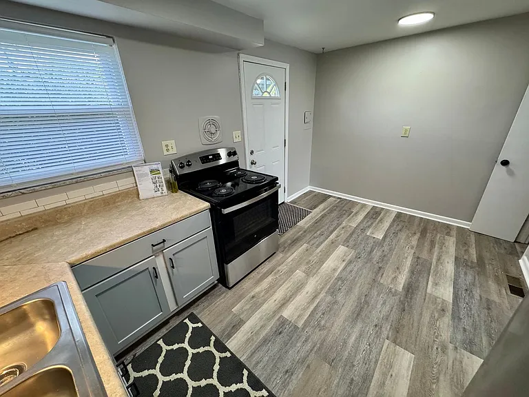 4944-4958 Arbor Village Drive — Photo 14