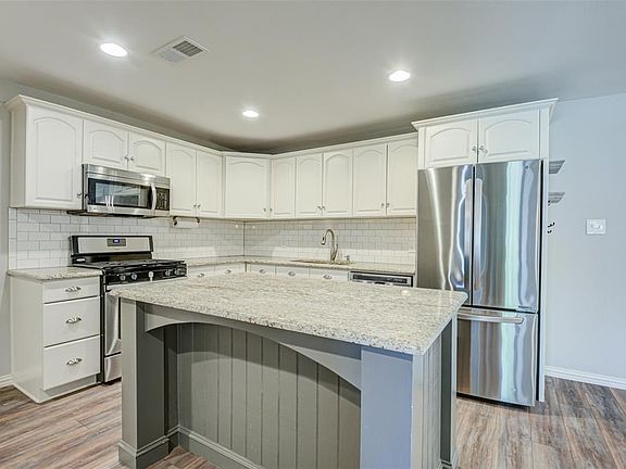 5th image of 2965 Topaz Ln