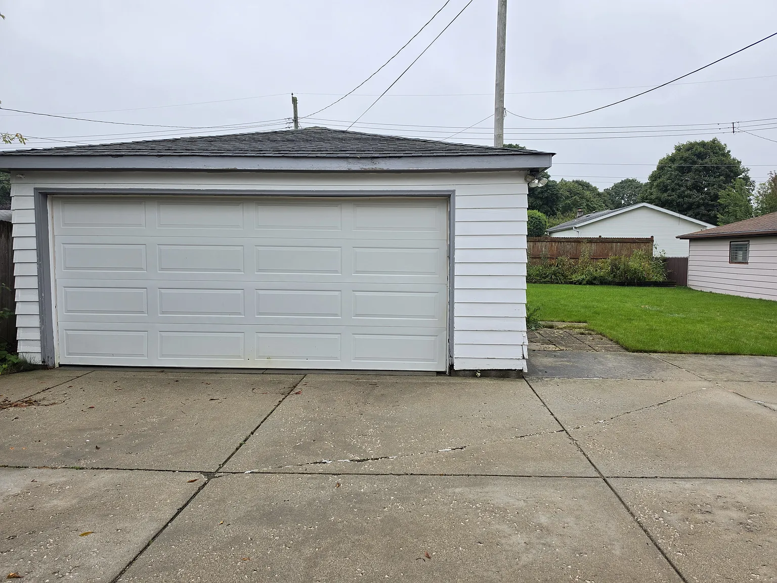 7827 W Eden Pl — Photo 2