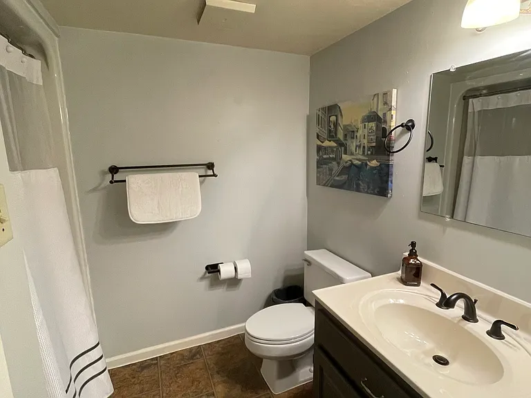 4006 Governors Sq #3 — Photo 4