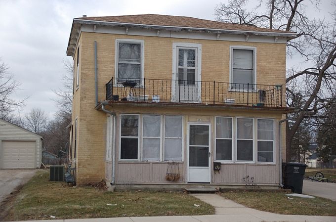 1st image of 400 S Main St