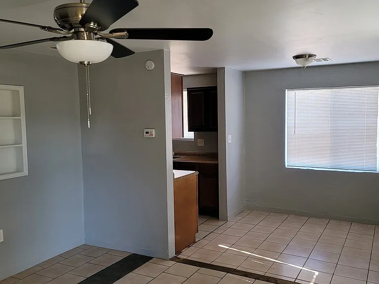 4332 N Longview Ave #3 — Photo 2