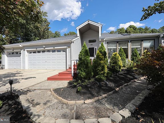 2nd image of 2 Bayberry Ct