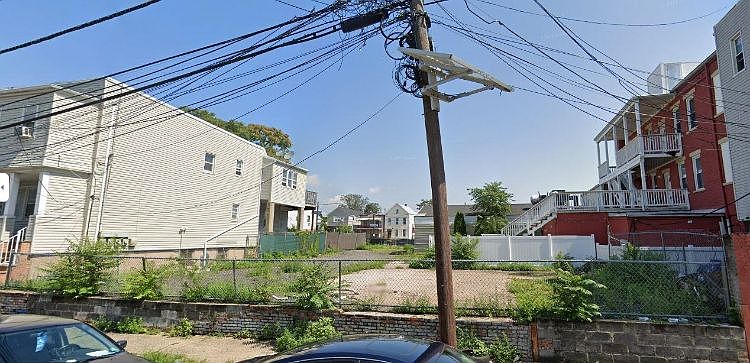1st image of 161 W 19th St