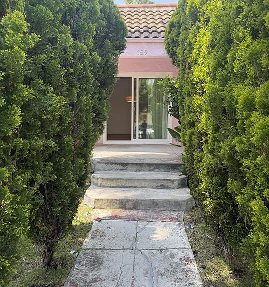459 S Holt Ave — Photo 2