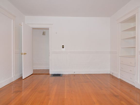 5th image of 294 Safford St #1