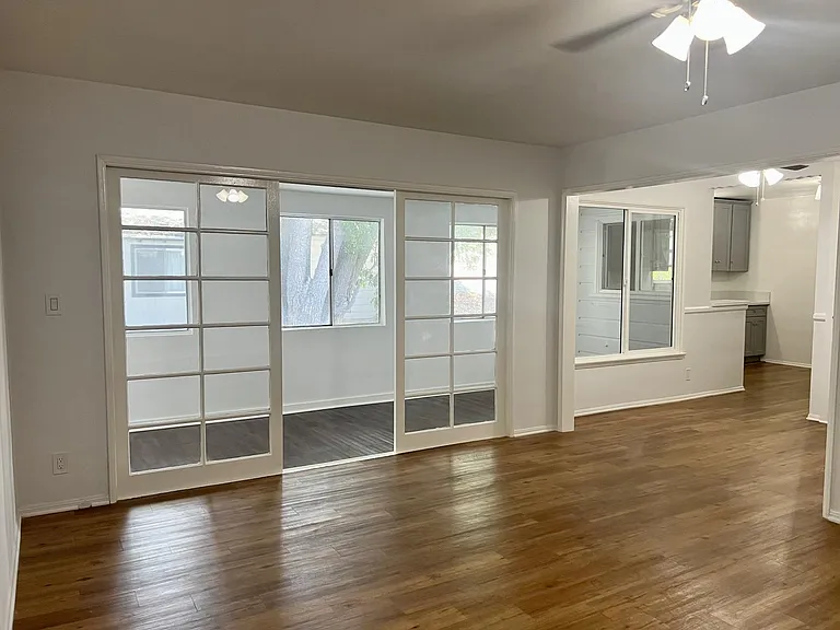 6061 Cahuenga Blvd #4 — Photo 9