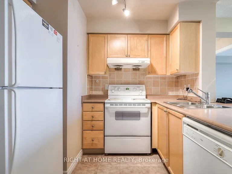 61 Town Centre Ct #1106 — Photo 6