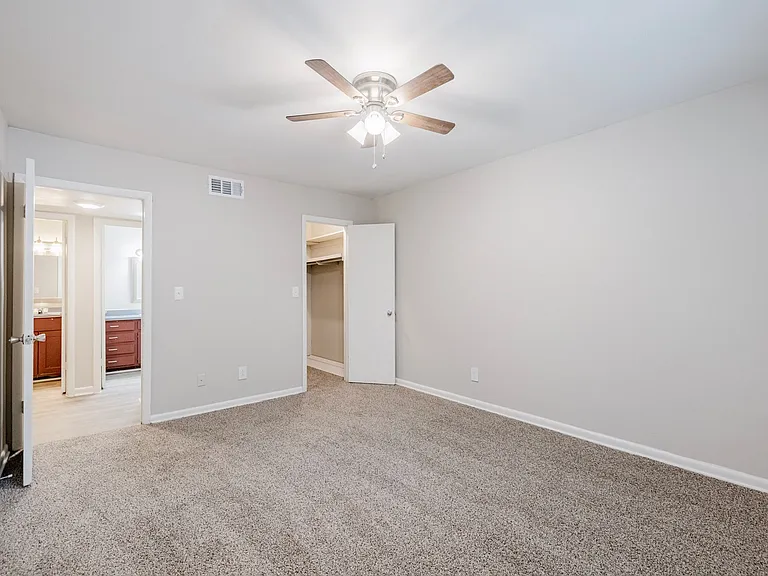 Modern Living in the Heart of Northlake — Photo 25