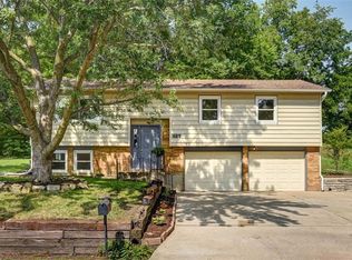 320 Dundee Rd, Smithville, MO 64089