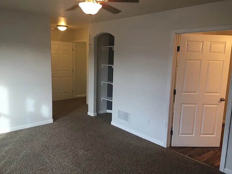 4236 Parkview Dr — Photo 8
