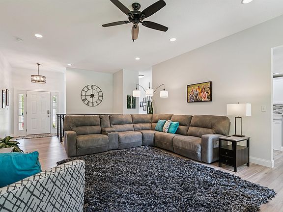 5th image of 4104 Carlton Dr