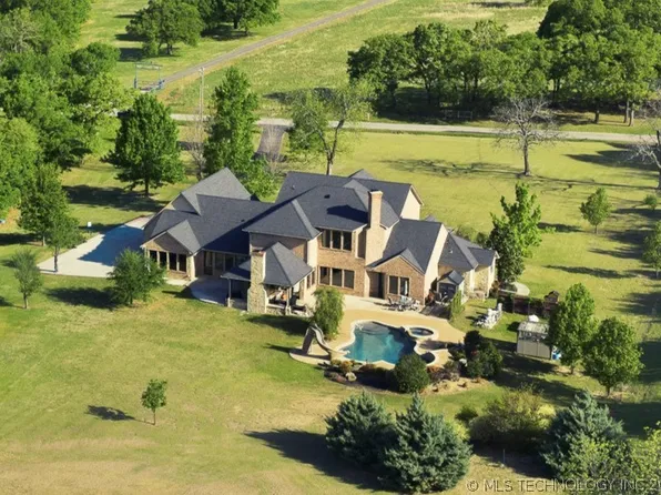 1739 Gateway Rd, Ardmore, OK 73401