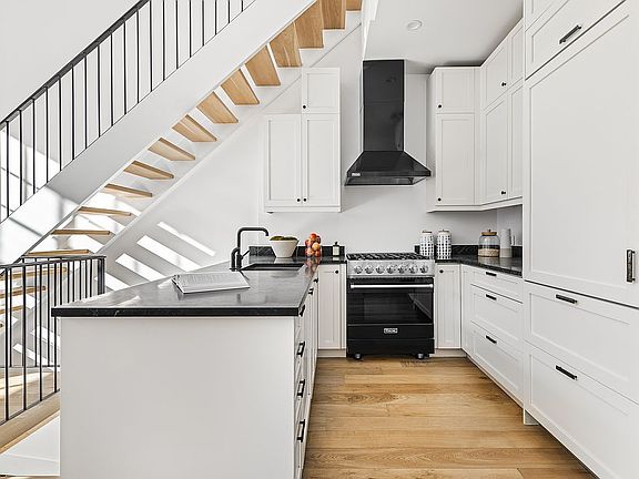 2nd image of 113 Kane St APT 3A