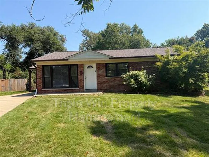 2 bed, 1.5 bath, 1200 sqft, $1,549 — Photo 2