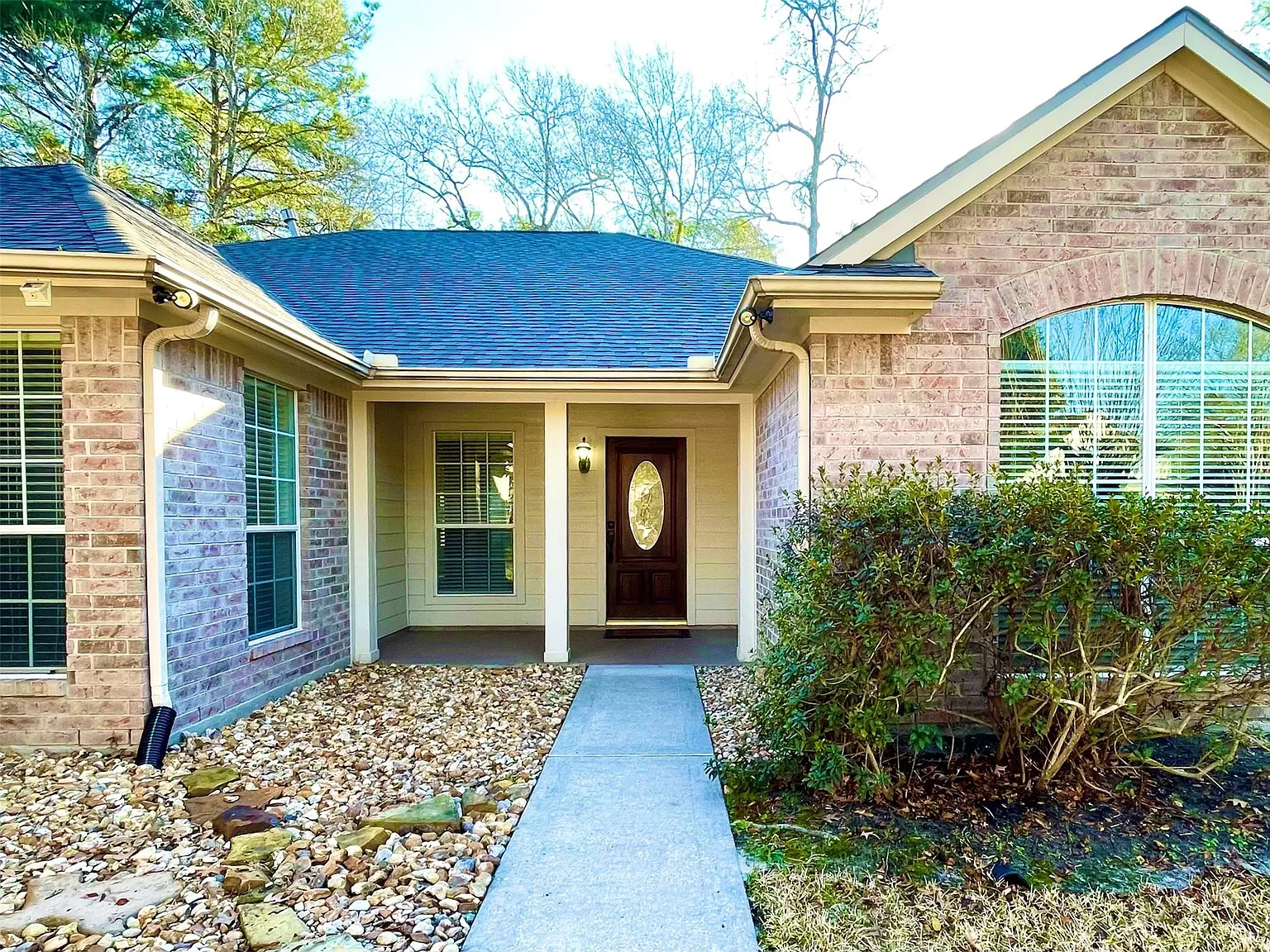 3 bed, 2.0 bath, 2351 sqft, $2,600 — Photo 4