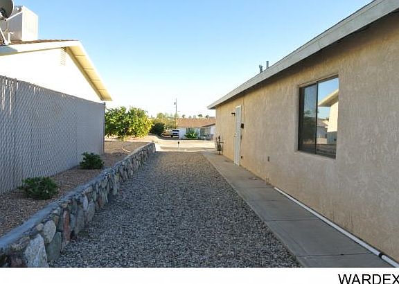 5th image of 2425 Smoketree Ave N