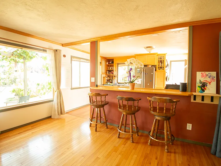 1281 E Anderson Rd — Photo 4