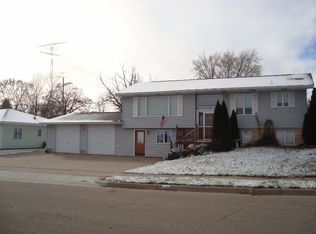 29 2nd St NE, Altura, MN 55910