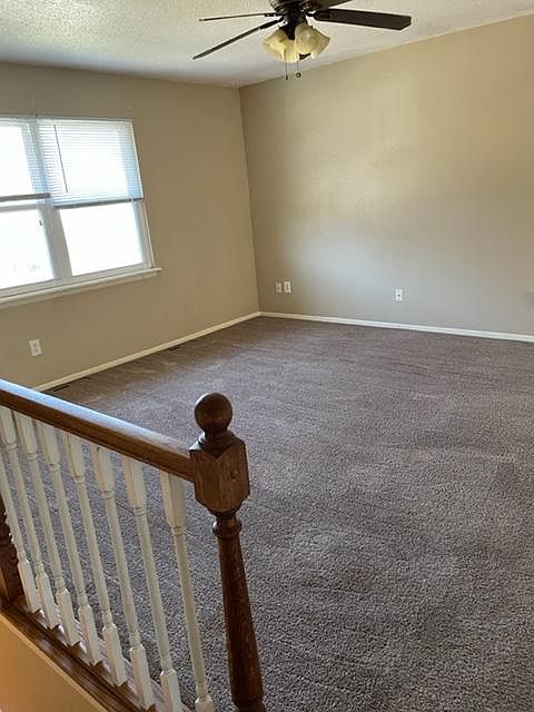 2nd image of 405B NE Westwind Dr