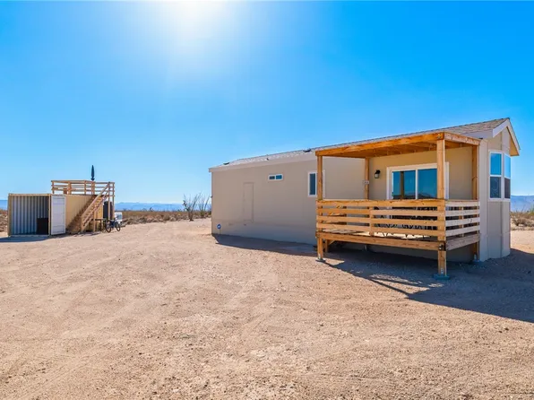 14111 S Dateland Rd, Yucca, AZ 86438