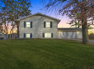 604 Colony Grv, Mahomet, IL 61853