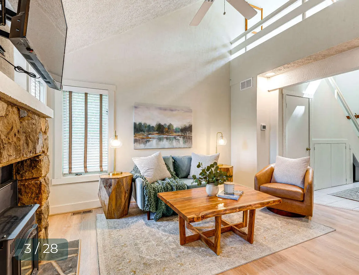 2 bed, 1.5 bath, 950 sqft, $1,900 — Photo 1