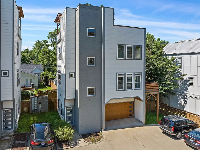 1506 Ward Ave — Photo 1