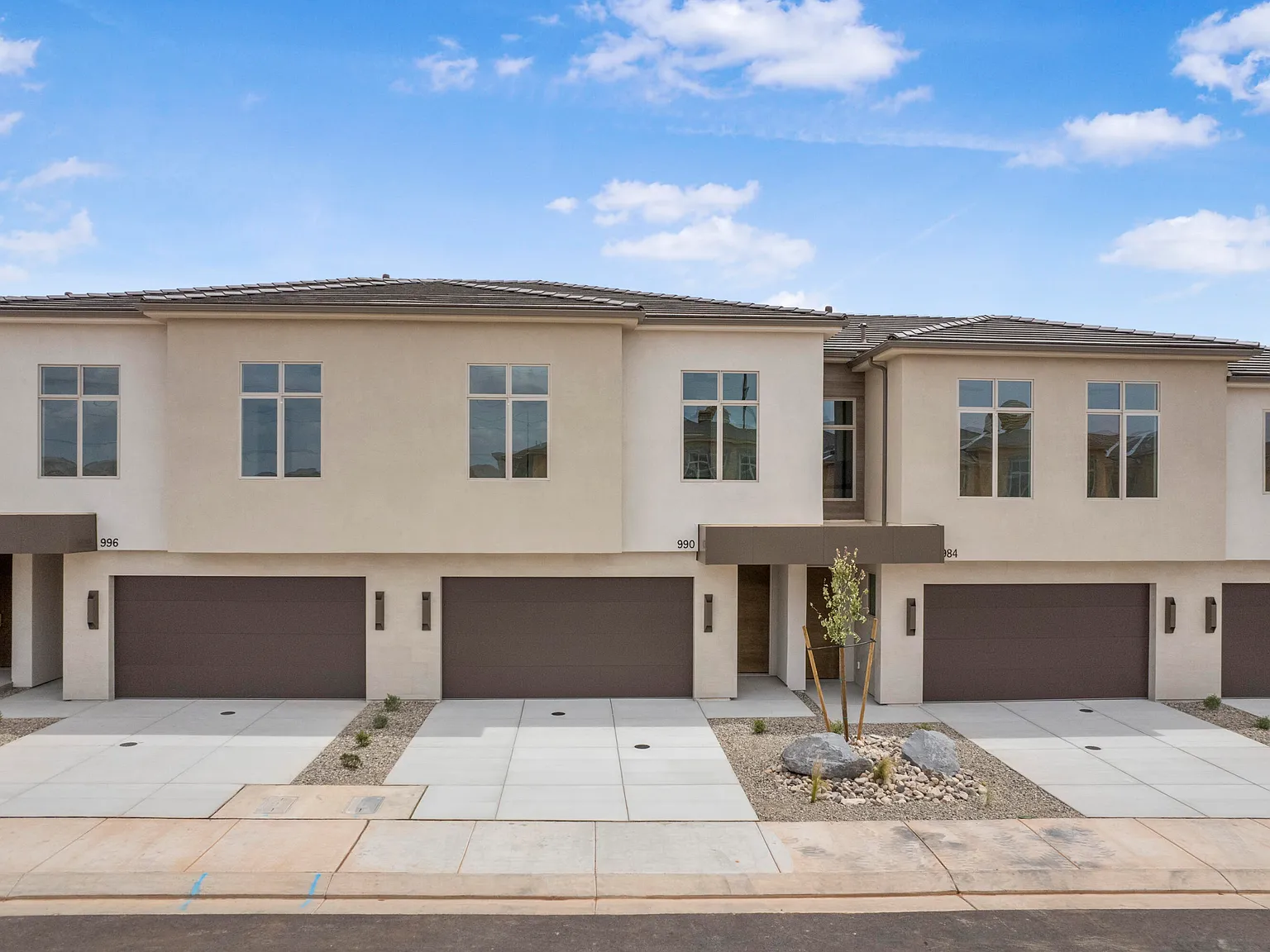 3 bed, 1827 sqft, $2,300 — Photo 1