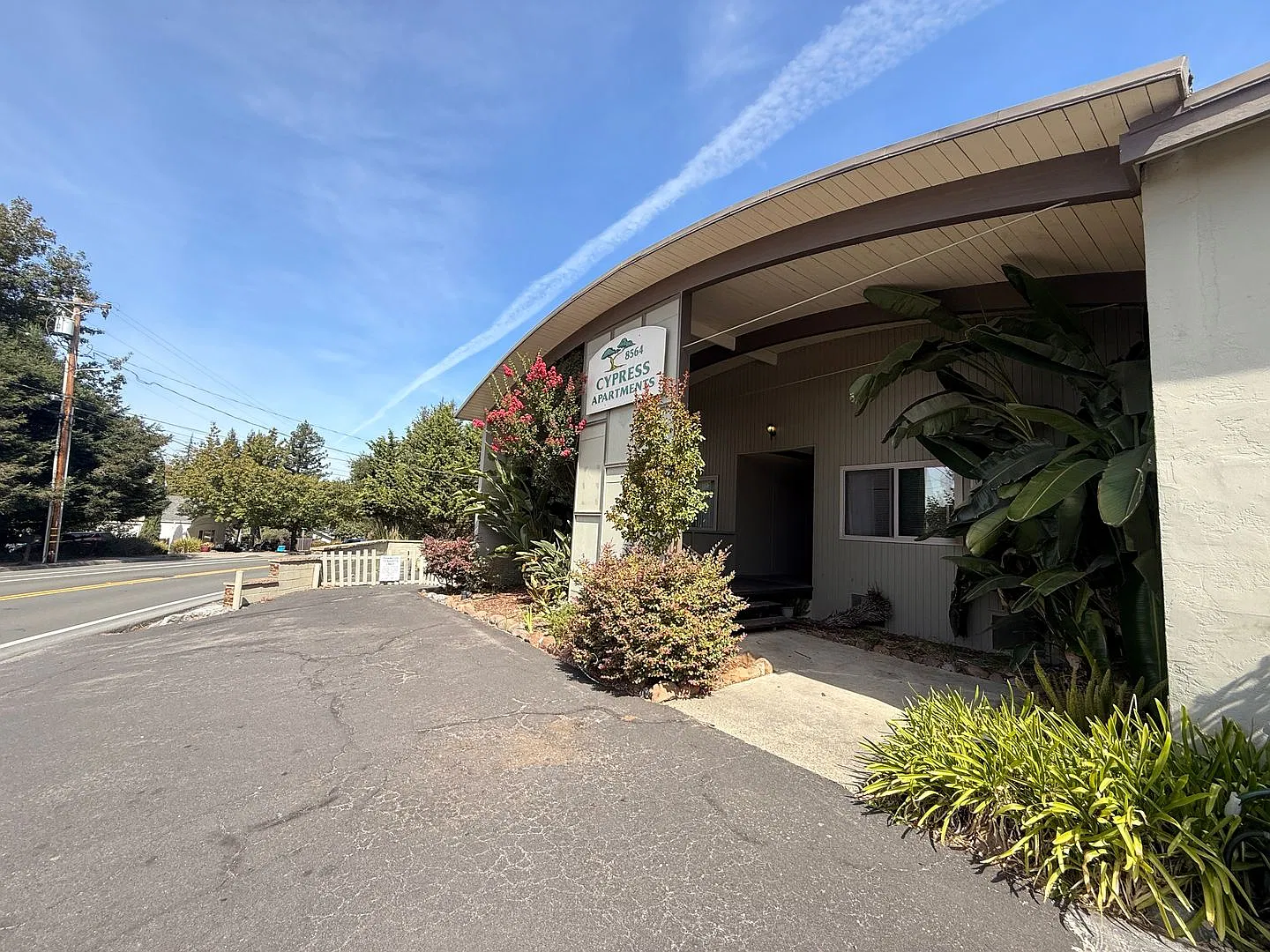 Bright 1BR Apartment in Cotati with Private Deck, Parking & Easy Hwy 101 Access — Photo 1