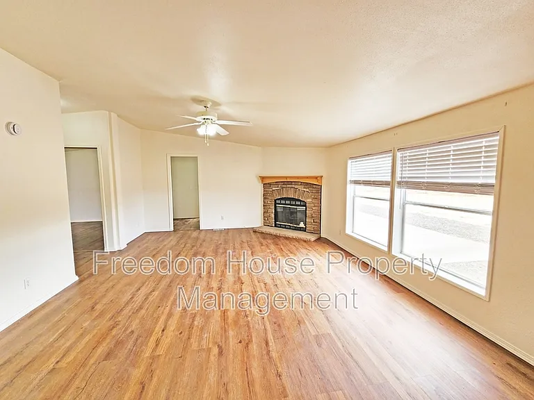 5220 Jerry Ave — Photo 11