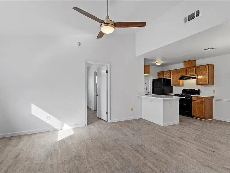 1312 Zephyr Ln — Photo 4