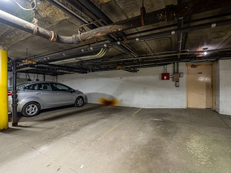 3055 N Oakland Ave — Photo 16
