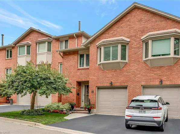 30 Osler Dr #12, Hamilton, ON L9H 6W3