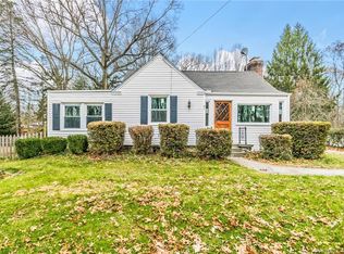 87 Roxbury Rd, Niantic, CT 06357