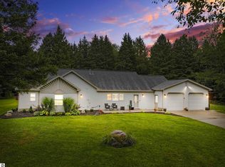 424 N 29th Rd, Cadillac, MI 49601